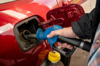 crisi-di-hormuz-carburanti-alle-stelle-in-itali