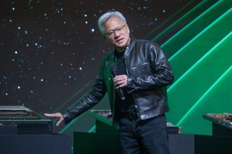 jensen-huang-“l’ia-è-il-grande-equalizzatore-tecnologico”