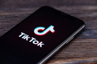 tiktok-accusata-di-design-che-crea-dipendenza-nei-minori