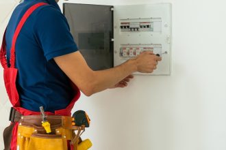 tasse-su-gas-e-luce-dove-pesano-di-più-in-europa