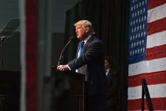trump-spinge-per-meno-regole-e-più-credito-alle-banche