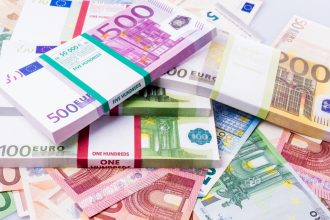 italiani-sempre-più-cashless,-boom-di-bonifici-e-carte