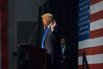 lo-sceicco-mansour:-potere,-ricchezza-e-influenza-globale