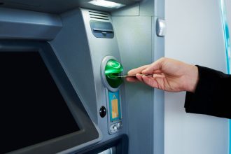 bancomat-nel-mirino:-cresce-l’allarme-per-le-truffe-fisiche