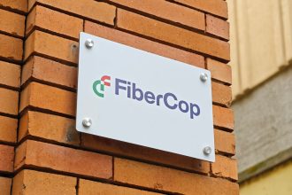 fibercop-contro-infratel-sui-bandi-pnrr-per-la-fibra